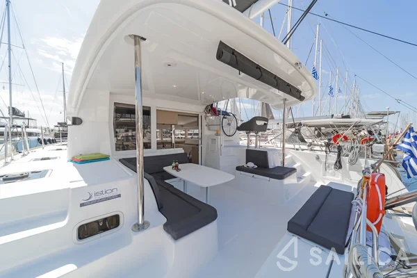 Lagoon 40 - Yacht Charter Sailica