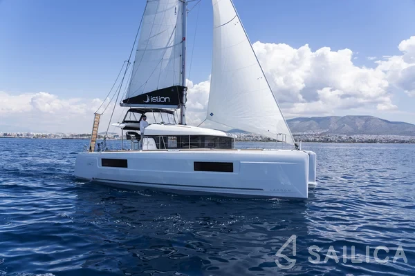 Lagoon 40 - Yacht Charter Sailica