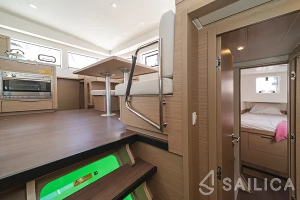 Lagoon 40 - Yacht Charter Sailica