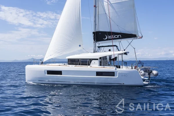 Lagoon 40 - Yacht Charter Sailica