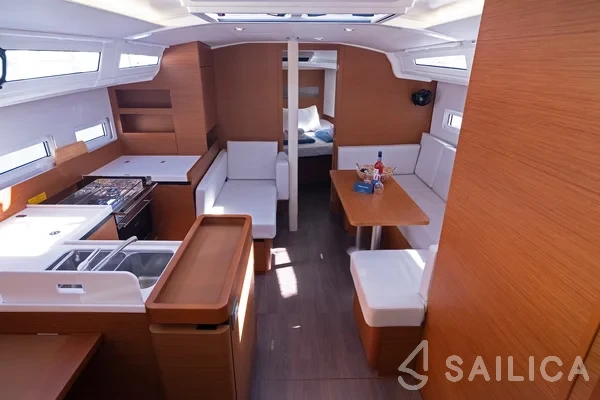 Sun Odyssey 410 - Photo #41 Sun Odyssey 410 - Yacht Charter Sailica