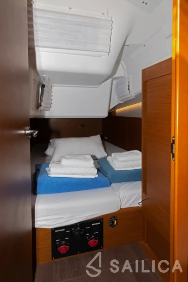 Sun Odyssey 410 - Photo #37 Sun Odyssey 410 - Yacht Charter Sailica