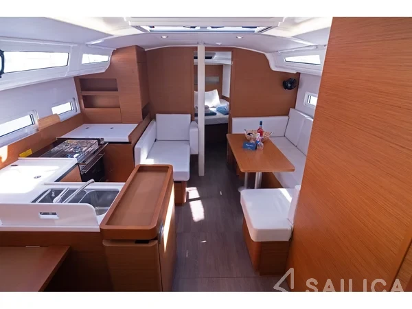 Sun Odyssey 410 - Photo #34 Sun Odyssey 410 - Yacht Charter Sailica