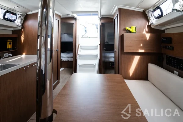Oceanis 38.1 - Yacht Charter Sailica