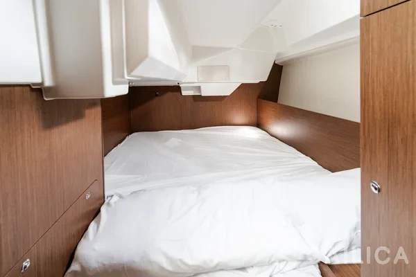 Oceanis 38.1 - Yacht Charter Sailica