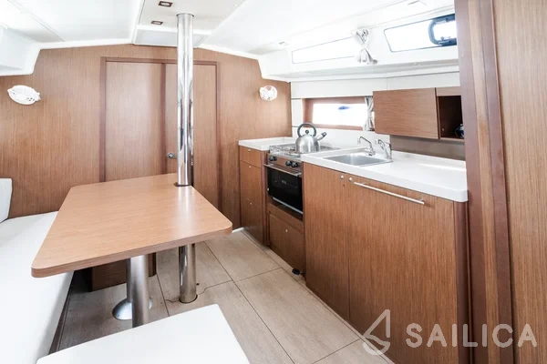 Oceanis 38.1 - Yacht Charter Sailica