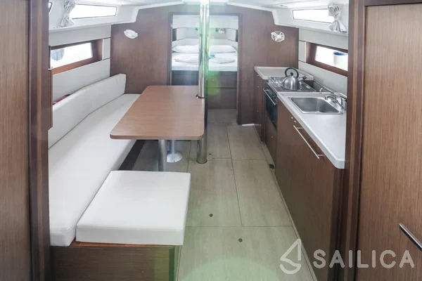 Oceanis 38.1 - Yacht Charter Sailica