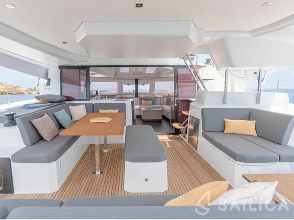 Elba 45 - Yacht Charter Sailica