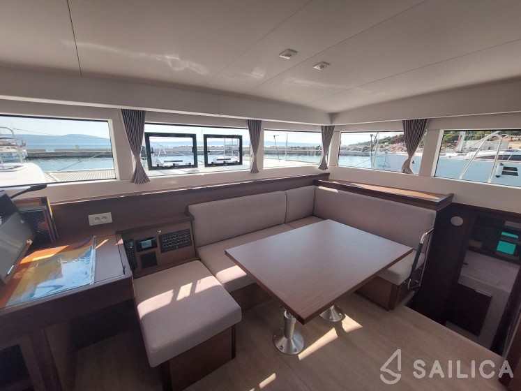 Lagoon 40 - Yacht Charter Sailica