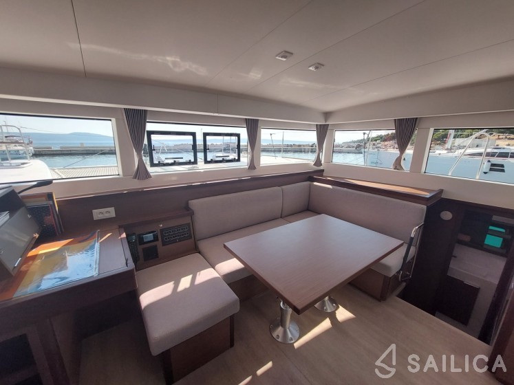 Lagoon 40 - Yacht Charter Sailica