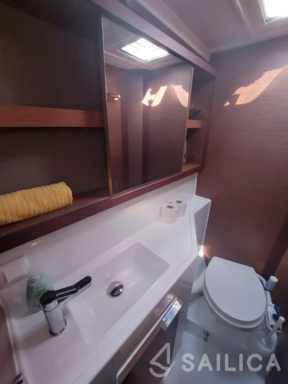 Lagoon 40 - Yacht Charter Sailica