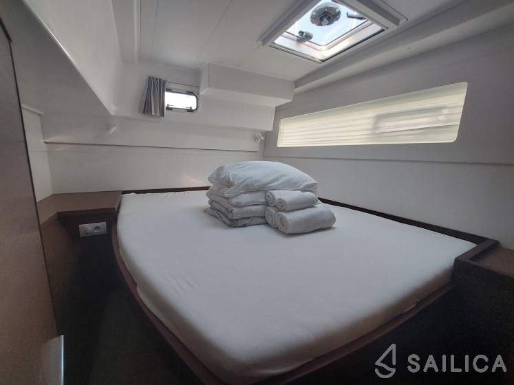 Lagoon 40 - Yacht Charter Sailica