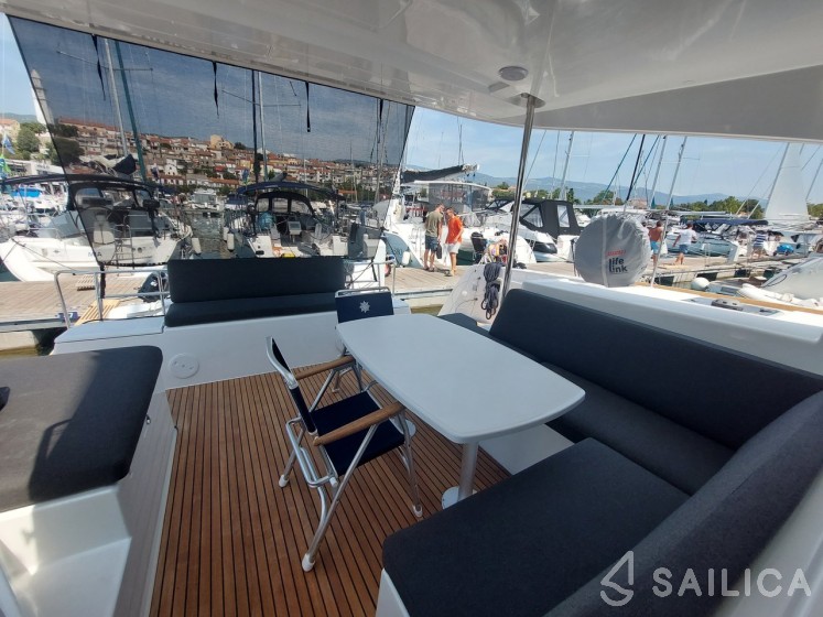 Lagoon 40 - Yacht Charter Sailica