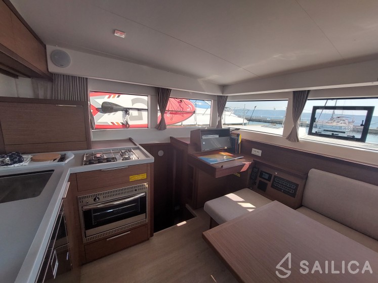 Lagoon 40 - Yacht Charter Sailica