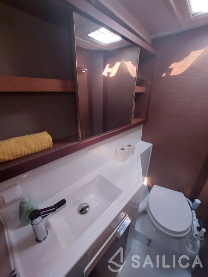 Lagoon 40 - Yacht Charter Sailica