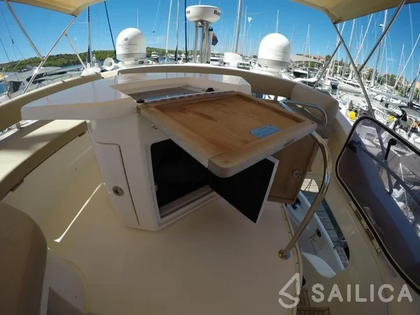Azimut 47 - Yacht Charter Sailica