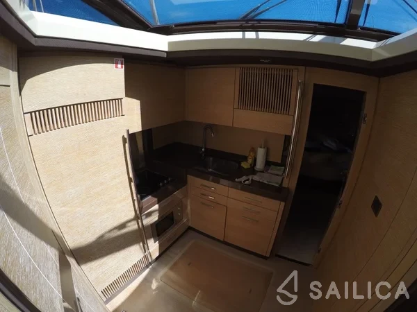 Azimut 47 - Yacht Charter Sailica