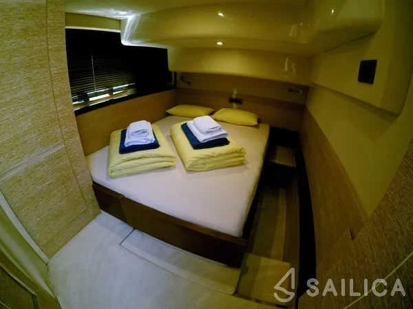 Azimut 47 - Yacht Charter Sailica