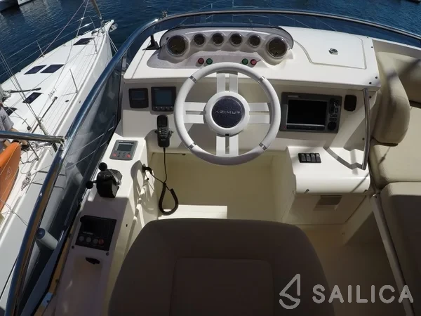 Azimut 47 - Yacht Charter Sailica