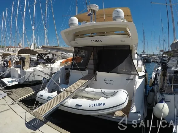 Azimut 47 - Yacht Charter Sailica