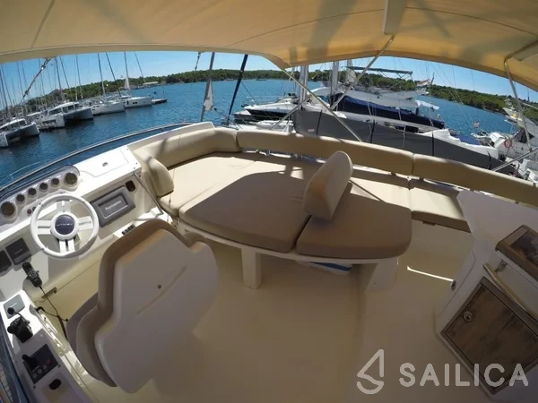 Azimut 47 - Yacht Charter Sailica
