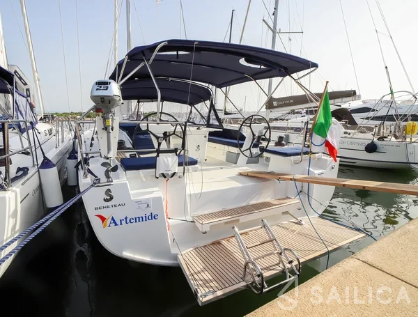 Oceanis 51.1 - Yacht Charter Sailica