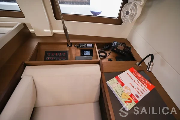 Oceanis 51.1 - Yacht Charter Sailica
