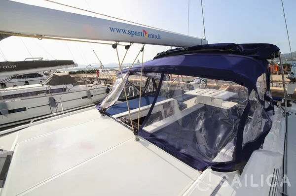 Oceanis 51.1 - Yacht Charter Sailica