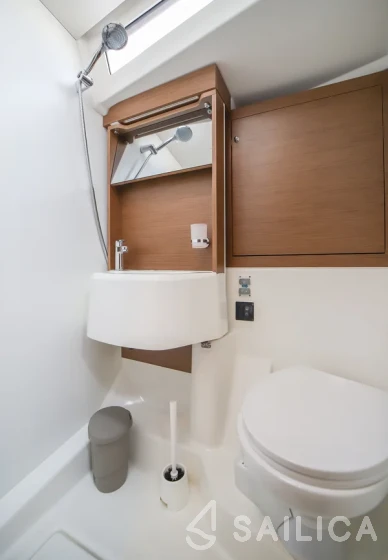 Oceanis 51.1 - Yacht Charter Sailica