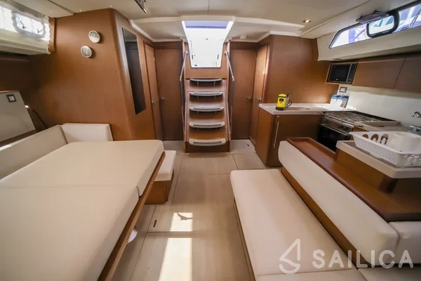 Oceanis 51.1 - Yacht Charter Sailica