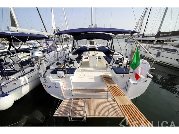Oceanis 51.1 - Yacht Charter Sailica