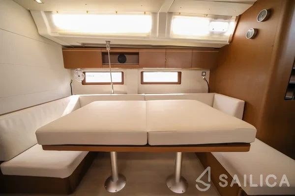 Oceanis 51.1 - Yacht Charter Sailica