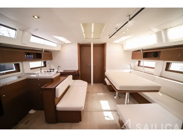 Oceanis 51.1 - Yacht Charter Sailica