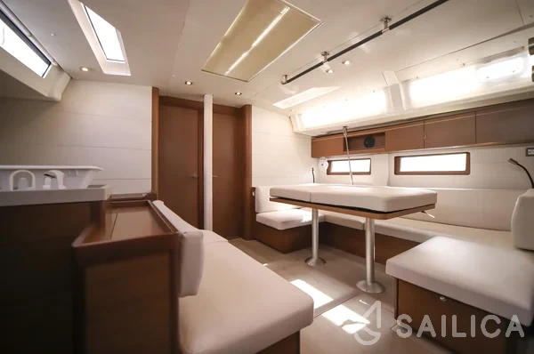 Oceanis 51.1 - Yacht Charter Sailica
