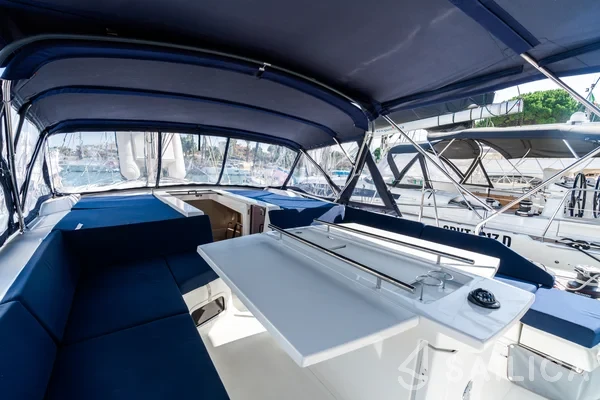Oceanis 51.1 - Yacht Charter Sailica
