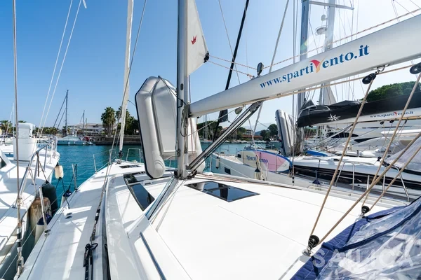 Oceanis 51.1 - Yacht Charter Sailica