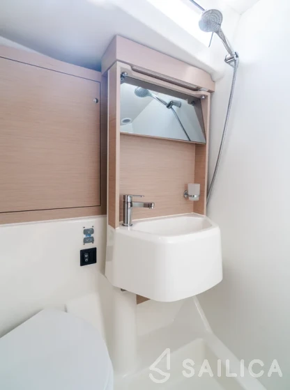 Oceanis 51.1 - Yacht Charter Sailica