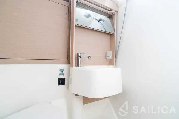 Oceanis 51.1 - Yacht Charter Sailica