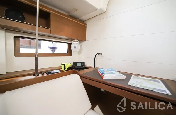 Oceanis 51.1 - Yacht Charter Sailica