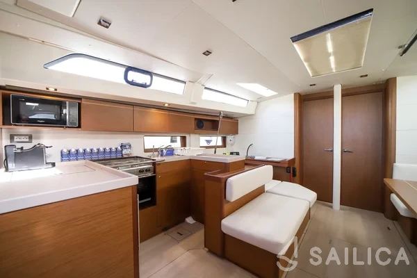 Oceanis 51.1 - Yacht Charter Sailica