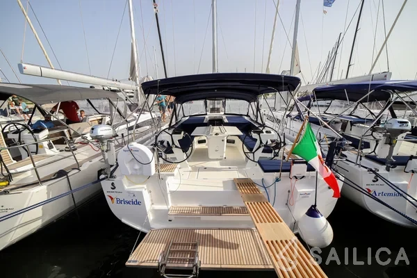 Oceanis 51.1 - Yacht Charter Sailica
