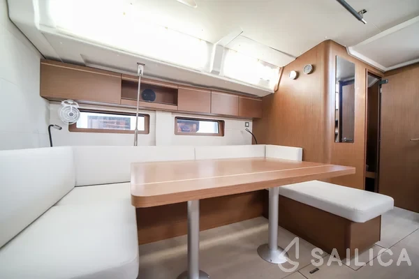 Oceanis 51.1 - Yacht Charter Sailica