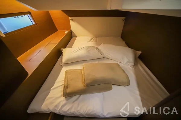 Oceanis 51.1 - Yacht Charter Sailica