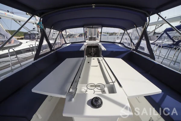 Oceanis 51.1 - Yacht Charter Sailica