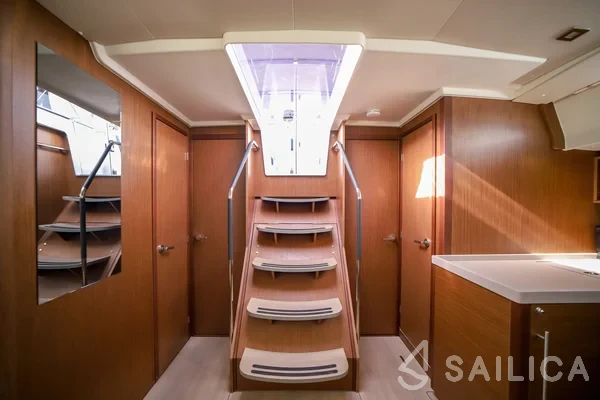 Oceanis 51.1 - Yacht Charter Sailica