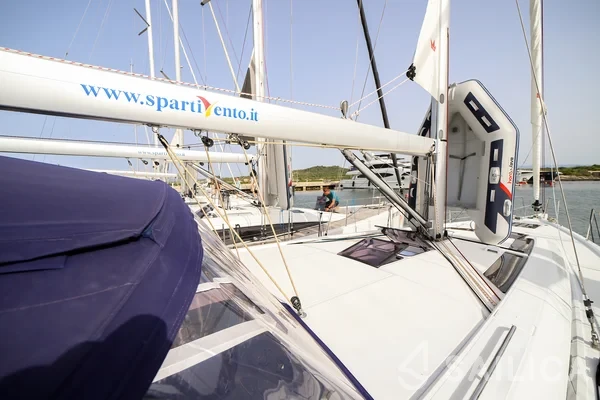 Oceanis 51.1 - Yacht Charter Sailica