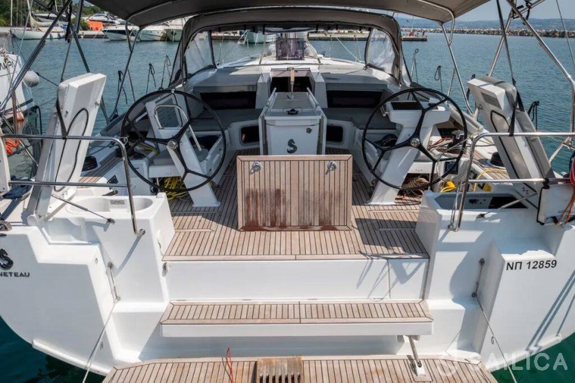 Oceanis 51.1 - Yacht Charter Sailica