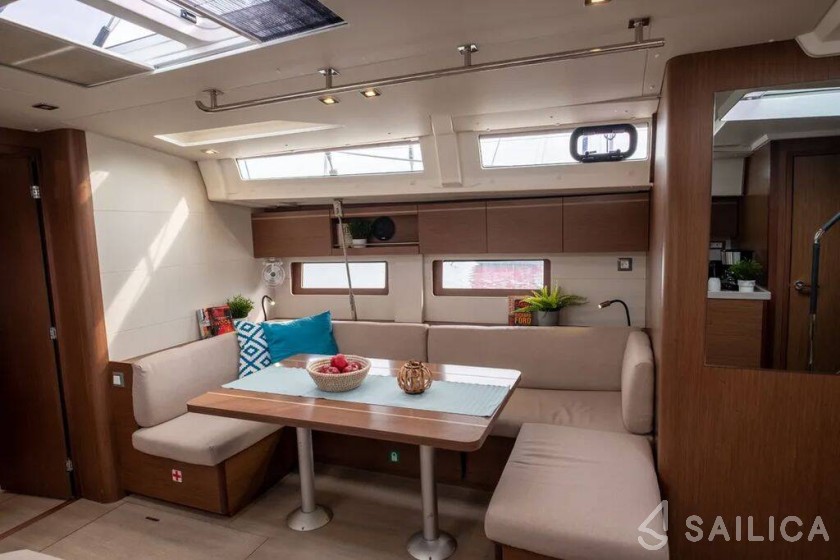Oceanis 51.1 - Yacht Charter Sailica