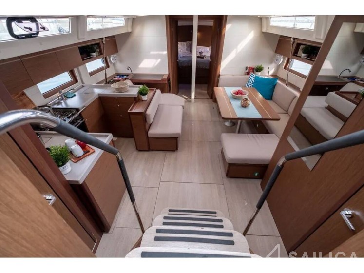 Oceanis 51.1 - Yacht Charter Sailica
