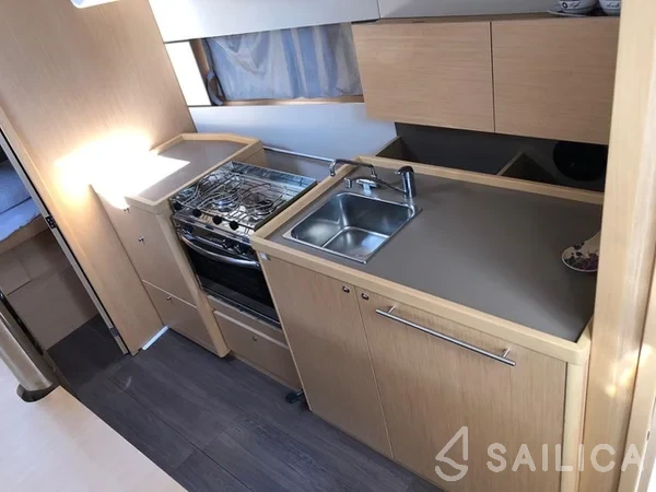 Oceanis 38.1 - Yacht Charter Sailica